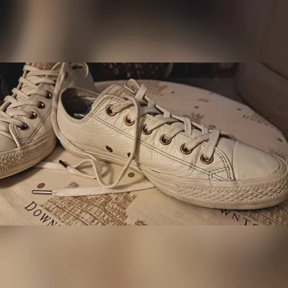 Converse Chuck Taylor's. White with Gold Tone Hardware. w 9 1\2 m 7 1\2 - Picture 10 of 16